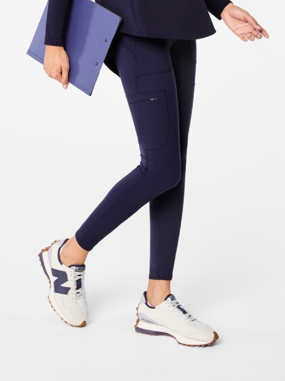 Figs Ashland Scrub Legging in Navy - Picture 2 of 3
